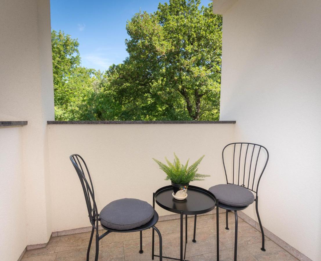 Apartments Moon Драмал Екстериор снимка